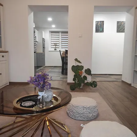 Nina * Komárno